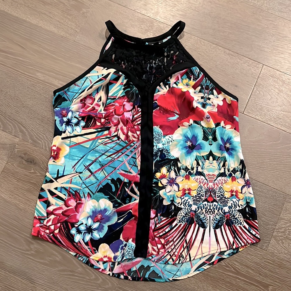 Nicole Miller floral tank top. Size:Large. Gently Used.